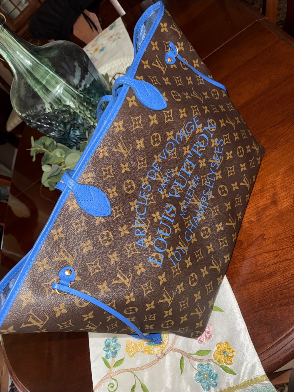 Louis Vuitton GM Neverfull limited Edition Tote with Blue Trim and Lettering - Picture 9 of 12